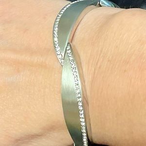 STRETCHY Bangle with a hint of BLING 😍